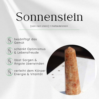 Sonnenstein-Armband Pearl: Text und Bild eines Sonnensteins, der Eigenschaften wie Gemütsruhe und Lebensfreude verleiht, auf hellem Hintergrund.