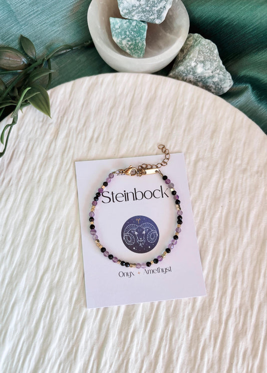 Goldenes Sternzeichen Armband Steinbock, Edelstein Perlenarmband Onyx und Amethyst, Weiße Infokarte