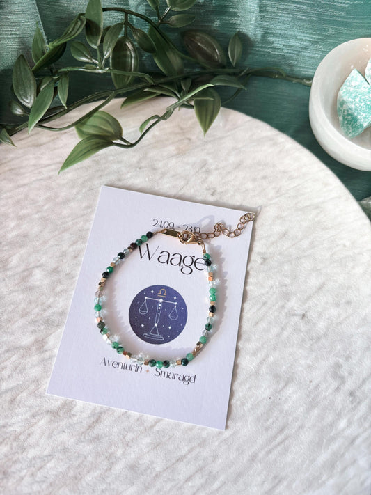 Goldenes Sternzeichen Armband Waage, Edelstein Perlenarmband Aventurin und Smaragd, Weiße Infokarte